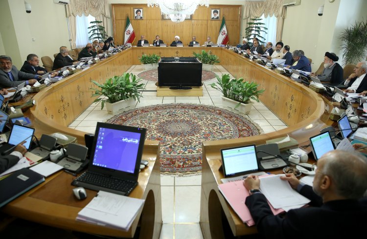 آیین نامه اجرایی نحوه استفاده مؤدیان مالیاتی از سامانه صندوق فروش تصویب شد/ اصلاح آیین نامه اجرایی قانون نحوه واگذاری مالکیت و اداره امور شهرک های صنعتی/ فوق العاده اشتغال خارج از کشور مأموران ثابت دستگاه های اجرایی افزایش یافت
