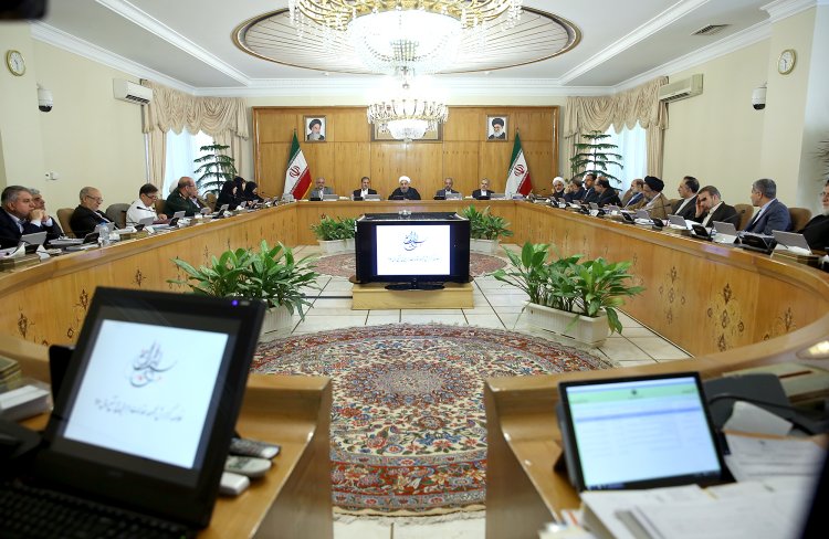 آمریکای عهدشکن نمی تواند مدعی ثبات، حقوق بشر و قانونگرایی  باشد/ هر گونه اقدام جدید تحریمی آمریکا با پاسخ متناسب ملت ایران مواجه خواهد شد/دولت دوازدهم فراجناحی خواهد بود/ تفکری که از مردم رای گرفت باید سرلوحه دستگاه اجرایی باشد/دولت در کنار سایر قواست ، وقت حاشیه سازی نیست و باید به فکر مردم بود/ اولویت دولت اشتغال و تولید است /نام امام صادق(ع) با انقلاب اسلامی عجین است
