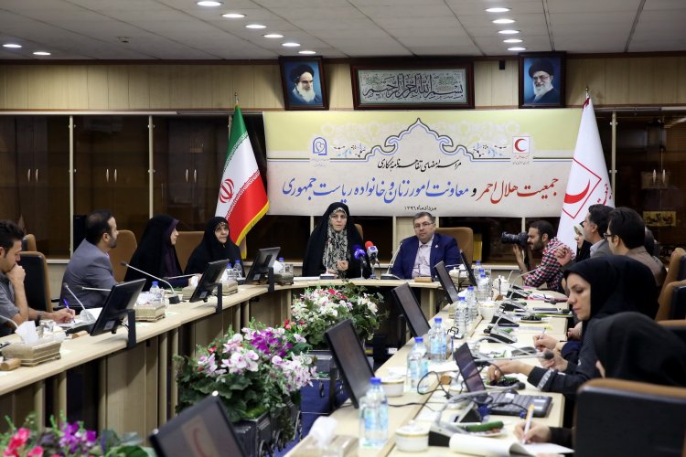 ظرفیت‌های هلال‌احمر در حوزه توانمندسازی زنان گسترده است/ برنامه دولت دوازدهم در حوزه زنان و خانواده بر مبنای توانمند سازی همه زنان و دختران در جامعه دوستدار خانواده است/تشریح پیگیری های معاونت زنان و خانواده ریاست جمهوری در راستای مرخصی زایمان