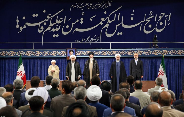 آغاز مراسم تنفیذ حکم ریاست جمهوری از سوی رهبر معظم انقلاب اسلامی

 