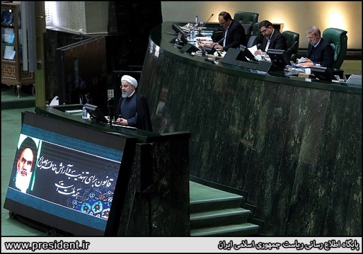 لایحه بودجه سال ۹۷ کاملا متفاوت و برشی از برنامه چهار ساله دولت است/ چارچوبهای اصلی وعده های انتخاباتی در لایحه بودجه تبلور دارد/ مبنای بودجه ۹۷ اشتغال فراگیر، رفع فقر و ایجاد عدالت است/ به جای ۴ درصد، ۲۴ درصد بودجه هزینه ای در اختیار خود استانها قرار می گیرد/ نرخ رشد فصل اول سال با نفت 6.5 و بدون نفت 7 درصد است/ تسهیلات ارزان برای خانه اولی ها، حاشیه نشین ها و ساکنان بافت های فرسوده می خواهیم/ از حقوق ملت فلسطین به عنوان آرمان مقدس دفاع می کنیم، امریکا و رژیم صهیونیستی موفق نخواهند شد