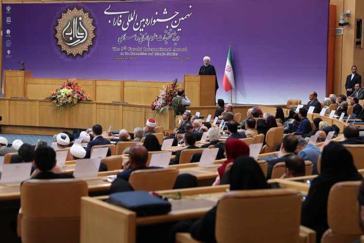 توسعه، بدون پیشرفت در علوم انسانی و اسلامی ممکن نیست/ تحول در علوم انسانی با پول و سفارش و مهندسی ممکن نیست /اختلاف فکری و نظری را باید به رسمیت شناخت/به تنوع و اختلاف نظر احترام بگذاریم؛ فشار و وحدت ماشینی برای انسجام جامعه خطرناک است/ آمریکا در زیر پا گذاشتن تعهدات جهانی و برجام، تنها ماند و بی اعتبار شد/ برجام موفقیت هایی دارد که هیچ وقت و توسط هیچ کس از بین نمی رود/ به همه مردم باید احترام گذاشت؛ نباید به هر که خیابان آمد و مطالبه ای داشت، توهین کرد و اتهام بست/ آمریکا هم در بعد بین المللی و هم دخالت در امور داخلی از ملت ایران شکست خورد