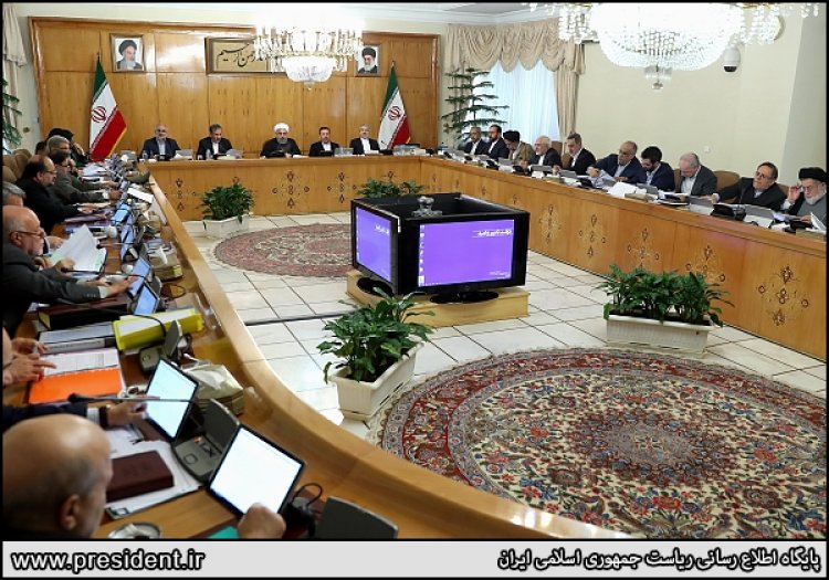 پاداش پایان سال 1396 کارکنان دولت تعیین شد/ جزئیات موافقت دولت با اختصاص اعتبار و تسهیلات بانکی برای زلزله زدگان استان های ایلام و کرمانشاه/ دولت وضعیت تأمین آب کشت بهاره را بررسی کرد/ ایران و فرانسه موافقتنامه خدمات هوایی امضا می کنند