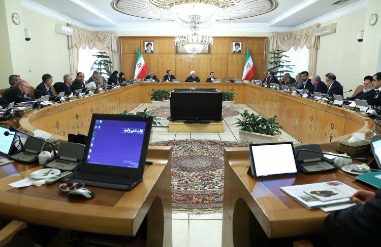 اقدامات پیشنهادی بانک مرکزی برای کنترل بازار ارز و اتخاذ تصمیمات لازم/ بانک مرکزی این تصمیمات را امروز اعلام می کند
