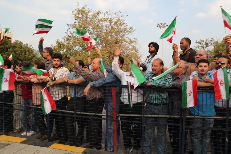 استقبال دوستداران ایران اسلامی از دکتر روحانی در فرودگاه حیدرآباد
