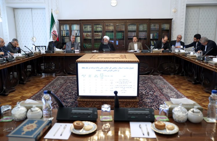 بررسی مهم‌ترین طرح‌های دولت برای ایجاد اشتغال پایدار در سال 1397/ تاکید بر رفع موانع و بهبود فضای کسب و کار تخصصی در حوزه فضای مجازی/ تکالیف مهم دستگاه‌های مسئول برای اشتغال‌زایی در طرح نوسازی بافت های فرسوده و نوسازی ناوگان حمل و نقل سنگین/ مأموریت وزارت تعاون، کار و رفاه اجتماعی و طرح آموزش حین‌کار