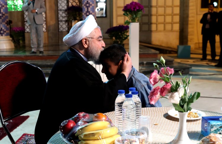 حضور دکتر روحانی در مراسم تحویل سال ۱۳۹۷ در جمع خانواده‌های زلزله‌زده کرمانشاه

