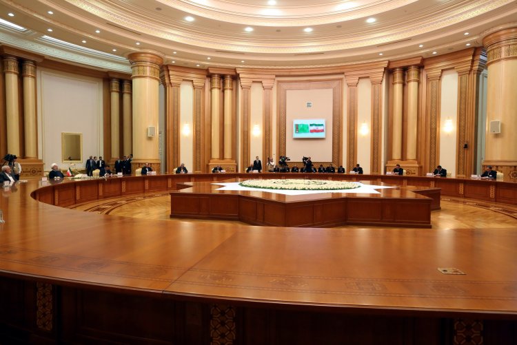 دوستی، حسن همجواری و توسعه روابط برادرانه با ترکمنستان برای جمهوری اسلامی ایران حائز اهمیت است/ تاکید بر گسترش همکاری‌های ایران و ترکمنستان در بخش‌های ترانزیت، انرژی و برق/ حمایت از حضور شرکت‌های ایرانی در پروژه‌های ترکمنستان