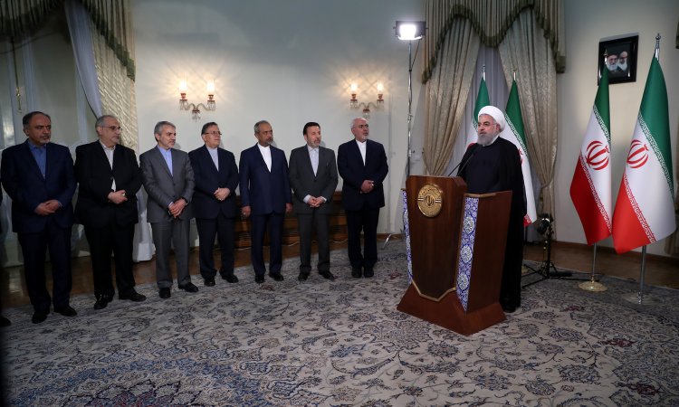 برجام از ۱+۵ ، یک را از دست داده است/به وزارت خارجه دستور داده ام در زمانی کوتاه مذاکرات با پنج کشور دیگر را انجام دهد/ اگر اهداف ایران را سایر طرفها تامین کنند، برجام برجا خواهد ماند/ مردم هیچ نگرانی نداشته باشند؛ از مدتها پیش می دانستیم ترامپ قابل اعتماد نیست/ به سازمان انرژی اتمی دستور داده ام در صورت نیاز برای غنی سازی صنعتی بدون محدودیت آماده باشند/ کار ترامپ جنگ روانی و فشار اقتصادی بود؛ ملت ایران از امشب متحدتر است/ خوشحالم که شر یک موجود مزاحم از برجام‌کم شده است

