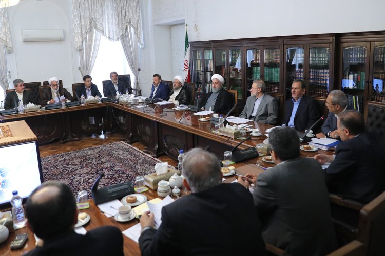 سیاستهای جدید ارزی و راهکارهای تسریع در برخورد با مفاسد و اخلالگران اقتصادی تصویب شد / تأمین قطعی نیازهای اساسی مردم و نظارت از واردات تا توزیع / دوشنبه؛ اعلام سیاست‌های جدید ارزی دولت

