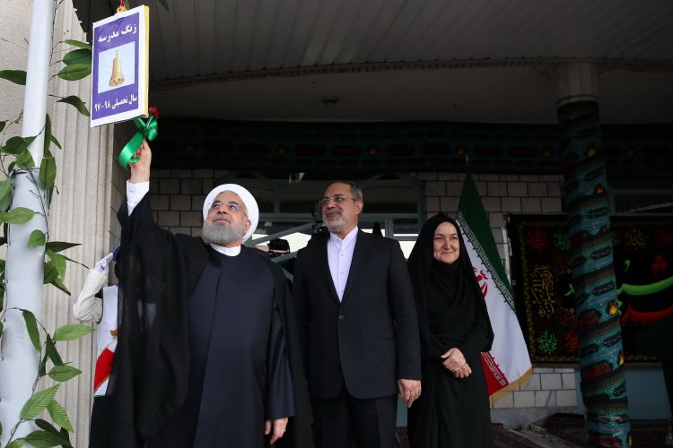 ایمان، اعتقاد، راه و سبک زندگی، زبان و اخلاق ما از خانه و مدرسه آغاز می شود/فاصله خانه تا مدرسه باید کوتاه شود/ مدرسه محل اتصال امروز و فردا است/همه پیشرفت، مقاومت و ایستادگی ما در سایه مدرسه است/آغاز مهرماه هر سال باید روز نشاط دانش آموزان باشد/آموزش و پرورش باید در عمل به جامعه نشان دهد بین مرد و زن تفاوتی وجود ندارد/ باید احترام به یکدیگر را بیشتر بیاموزیم/مدرسه جایگاه علم ، تعلیم ، تربیت، مهارت آموزی و آمادگی برای ورود به جامعه است/ به دانش آموزان برای انجام کارهای بزرگ باید اعتماد کرد