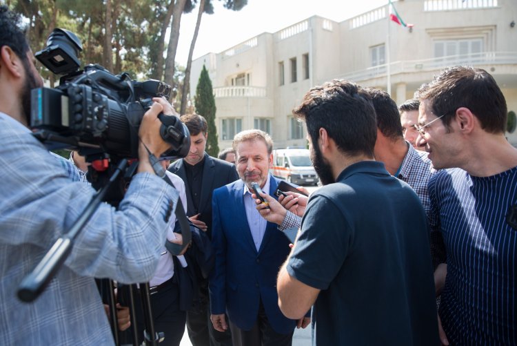 دولت با جدیت به دنبال ساماندهی بازار ارز و کالا  است/ معتقدیم قیمت واقعی ارز از 7500 تومان هم که  در سامانه نیما عرضه می‌شود ، پایین‌تر است/ مردم جایی سرمایه‌گذری نکنند که متضرر شده و سود اصلی را دلالان ببرند/ قدردانی از صدا و سیما و قوه قضائیه برای نقش آفرینی در روشنگری مردم نسبت به بازار ارز و شرایط اقتصادی کشور/وزیران جدید هفته آینده به مجلس معرفی می شوند/ لوایح 4 گانه هیچ‌گونه ارتباطی به عضویت ایران در FATF ندارد/تاکید بر حمایت دولت از حضور زوار  ایرانی در راهپیمایی اربعین حسینی