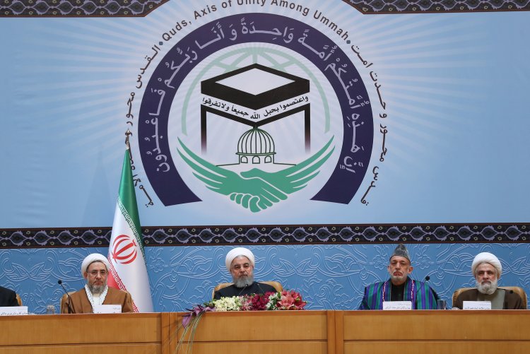 اختلاف جهان اسلام با آمریکا بر سر آزادی و بندگی است/ منطق اسلام، آزادی جوامع انسانی است/ شرایط امروز منطقه، مورد انتظار جامعه اسلامی نیست/ آمریکا و انگلیس ابتدا برای خود حق وتو ساختند و سپس رژیم جعلی اسرائیل را پدید آوردند/ راه درست این است که دست از پیامبرمان بر نداریم و در برابر ظلم محکم بایستیم/ حاضریم با تمام توان از منافع مردم عربستان در برابر تجاوز، تروریسم و غارت ابرقدرتها دفاع کنیم/اسلام و ایران هراس ندارند، از خائنان و ابرقدرتها بترسید/باعث شرم است کسی بنام اسلام، مسلمان بکشد و هر روز مردم مسلمان یمن را بمباران کند/اگر متحد شویم بی تردید در برابر صهیونیسم و آمریکا پیروز می شویم/ به نام مذهب، جای دین را تنگ نکنید؛ دین سرچشمه و مذهب جویبار است