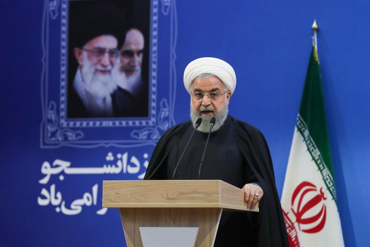 پویایی جنبش دانشجویی ثمره فداکاری سه دانشجوی آرمانخواه است/ نقد و نظر آزادانه دانشجویان در این جلسه، نشانه توفیق جنبش دانشجویی است/ قبل از برجام دنیا ایران را محکوم می کرد و امروز آمریکا را/ عده ای موسسات اعتباری را ایجاد و اجازه دادند اموال مردم تاراج شود؛ مجبور شدیم ۳۰ هزار میلیارد تومان از خزانه به مالباختگان پرداخت کنیم/ روسای قوا به اتفاق لوایح ۴ گانه مرتبط با پولشویی را تایید کرده اند؛ راه حل مشکلات شفافیت است نه جنجال/ هیچ زمانی اعتماد صد در صد به آمریکا و دیگران نداشته و نداریم/ اف ای تی اف خوب باشد یا بد، زیرساخت و لازم  ارتباط مالی با بانکهای جهانی است/ به وزیر علوم بارها گفته ام روبروی زندانی کردن دانشجو به بهانه های سیاسی بایستد/ به میان دانشجویان آمده ام تا آزادانه شنوای نقدها باشم
