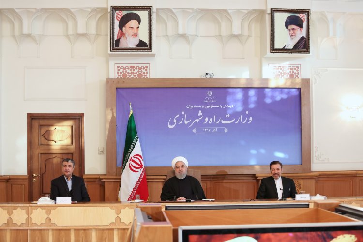 تصویب لایحه تفکیک وزارتخانه ها را اکنون هم ضروری می دانم/ توسعه حمل و نقل ریلی، به لحاظ امنیت و آرامش مردم باید در اولویت باشد/حدود ۲۰ درصد خطوط راه آهن کشور در این دولت احداث شده است/توسعه راه آهن برای استفاده از مزیتهای ترانزیتی ضروری است/ کیفیت و استحکام ساختمانها نیازمند تحول است/عده ای شعار می دهند و هزینه ها را از جیب مردم می پردازند/اگر با برجام یا FATF مخالفید، لااقل به مردم بگویید هزینه اش برای آنها چقدر است