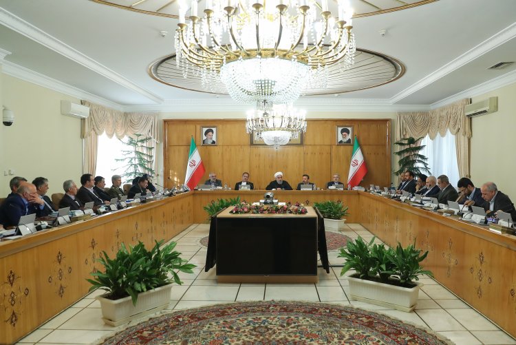 موافقت هیات دولت با واگذاری شرکت های فرهنگی – ورزشی استقلال و پرسپولیس/ دستگاه های اجرایی ملزم به نصب دستگاه شوک قلبی خودکار در ساختمان های متبوع شدند/ طرح کاهش خسارات ناشی از تغییر کاربری اراضی کشاورزی در استان های شمالی به سراسر کشور تسری می یابد