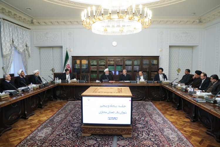 قم و 19 دی مهد انقلاب اسلامی است/ مردم قم حق بزرگی بر حوزه علمیه و انقلاب دارند/ فرصت‌های بزرگ فضای مجازی در شرایط تحریم برای کمک به تولید و اشتغال هدایت شود/ تأکید بر مطالبه رهبر معظم انقلاب برای حضور پرشور جوانان در فضای مجازی و خنثی کردن توطئه‌ها