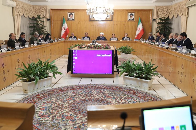 لایحه جامع انتخابات هفته آینده تقدیم مجلس می شود/ 22 بهمن امسال از اهمیت ویژه‌ای برخوردار است /آمریکایی ها هرگز نمی‌توانند به خواسته‌هایشان برسند/ با افتخار تحریم‌های آمریکا را دور می‌زنیم/ هدف تحریم ظالمانه و غیرقانونی آمریکا، تنها اعمال فشار به مردم ایران است / ایران با ذخایر عظیم انرژی، قابل حذف از بازار نیست / امیدوارم با تصویب نهایی لوایح چهارگانه، توطئه آمریکایی ها را در موضوع مالی و بانکی خنثی کنیم / کشف میدان جدید نفتی در حوزه آبادان / بزودی بررسی لایحه شفافیت در هیات دولت آغاز می شود