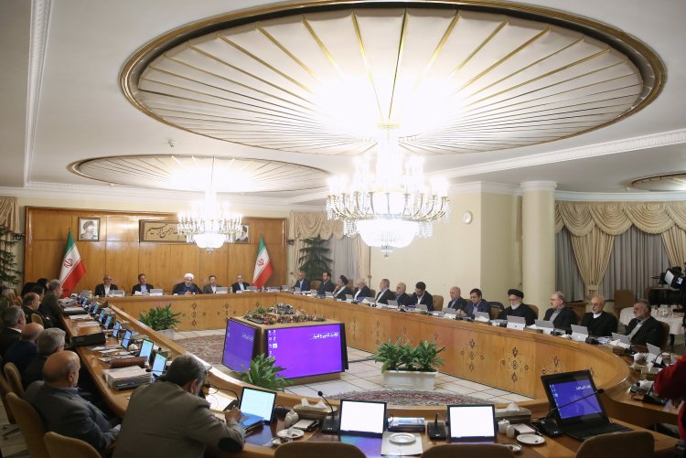 میزان پاداش پایان سال ۱۳۹۷ کارکنان دولت 10 میلیون ریال تعیین شد/آغاز بررسی لایحه شفافیت

