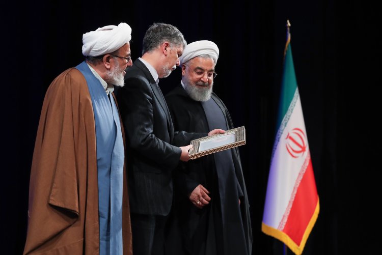 تقدیر از آثار برگزیدگان جایزه کتاب سال 
