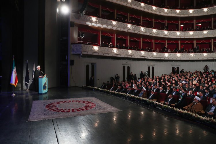 انقلاب اسلامی بی‌تردید انقلابی فرهنگی، ‌اجتماعی و سیاسی بود/ اندیشه با کتابت جاودانه می‌شود/ در برابر سوال باید پاسخ دهیم/ با امر و نهی و فیلتر، سوال و شبهه رفع نمی‌شود/ باید جامعه گفتگو بسازیم و همه با هم حرف بزنیم/ انقلاب اسلامی با کتاب و قلم پیروز شد؛حتماً می‌توانیم آن را با فرهنگ و کتاب حفظ کنیم/ملت با ایمان و روحیه را نمی‌توان شکست داد/ تحریم‌های ضدایرانی دولت آمریکا در برابر علم، ‌دانشمندان و قلم است/باید با کتاب و منطق به دشمنان پاسخ بدهیم /ملت ایران به دولت آمریکا اجازه‌ سلطه‌گری نمی دهد