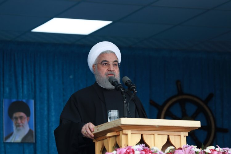 یکی از تصمیمات این سفر توسعه بندر لنگه خواهد بود/ ملت ما بی تردید انتقام خون شهیدان مرزبان خود را می گیرد/ برخی از همسایگان متاسفانه راه اشتباه را انتخاب کرده اند؛ ایران روابط برادرانه و صمیمانه با همه کشورهای منطقه را می خواهد/ ایجاد انشقاق و اختلاف در میان مذاهب ، اقوام و ملت های منطقه یکی از اهداف قدرتهای استکباری است/تشریح برنامه های گسترده دولت برای غرب استان هرمزگان