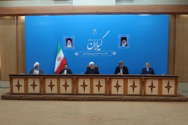 نیروهای مسلح، سپاه و دولت در مبارزه موفق با تروریسم منطقه ای دست در دست یکدیگر دادند/نمی توانیم نسبت به همسایگان بی تفاوت باشیم؛ امنیت منطقه به هم پیوسته است/دولت من غیر جناحی است؛ این محاسن و مضراتی دارد/عده ای هستند؛ اما روز مشکل از مسوولیت فرار می کنند/ مبنای ما برای رابطه با دنیا، منفعت مشترک است/ نشان داده ایم هم اهل مذاکره ایم و هم از میدان جنگ ترسی نداریم/ ادغام بانکهای نظامی در بانک سپه اقدامی پیچیده، مهم و بسیار درست است/اراده دولت رساندن کالای اساسی به مردم، بر مبنای ارز ۴۲۰۰ تومانی است