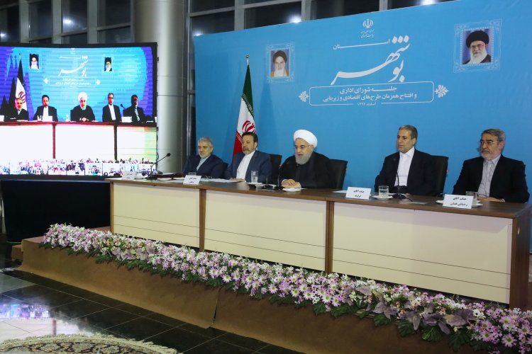 افتتاح ۴ فاز پارس جنوبی در یکروز، افتخار ملی است/دستگاه قضایی سران آمریکا و طراحان تحریم را به خاطر جنایت علیه بشریت، در داخل و خارج تحت پیگیرد قرار دهد/کسی که جلوی دارو و مواد غذایی را می گیرد، جانی است/ باید با مقاومت به آمریکا بفهمانیم مسیرش اشتباه است/امروز، روز اتحاد و کنار هم ایستادن است/ بدون برجام، افتتاح ۱۵ فاز پارس جنوبی در این مدت کوتاه امکان نداشت/ پایان ایستادگی، پیروزی است/نه در جنگ تحمیلی و نه در جنگ اقتصادی آغازگر نبودیم؛ اما می ایستیم