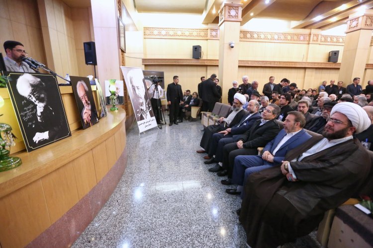 رئیس دفتر رئیس جمهور در مراسم ختم مرحوم جمشید مشایخی شرکت کرد