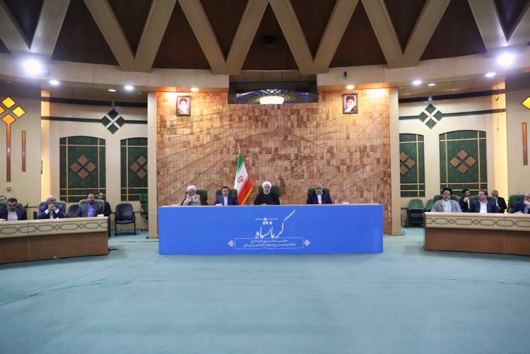 کرمانشاه استان قهرمان پرور است؛ هم در دفاع و هم در توسعه کشور/ساخت و تحویل ۲۹ هزار واحد مسکونی خسارت دیده از زلزله باعث افتخار کشور است/دولت ۶۸۰۰ میلیارد تومان برای طرح عظیم توسعه آبهای گرمسیری غرب هزینه کرده است/ استان کرمانشاه می تواند قطب گردشگری شود/ اتصال راه آهن و بزرگترین طرح آبی در استان کرمانشاه بهترین زمینه برای توسعه اشتغال است/ برای روابط با همسایگان منطقه ای و دفاع از خود، از دیگران اجازه نخواهیم گرفت/هر ایرانی غیوری در برابر زورگویی می ایستد/ توقعات را باید با شرایط تطبیق دهیم و تلاشها را دو چندان کنیم/ افتتاح ۷ هزار میلیارد تومان طرح تنها در یکروز و در استان کرمانشاه، یعنی ملت ما شکست ناپذیر است