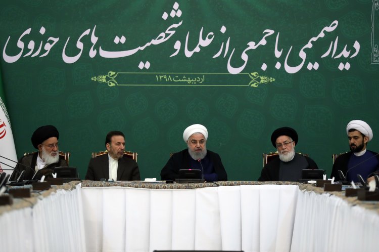 روحانیت دردفاع از منافع ملی و جهان اسلام، نقشی پیشتاز دارد/ تلاش دولت رسیدگی بیشتر به قشر آسیب پذیر جامعه است/ امروز برای مدیریت بهتر شرایط نیازمند تمرکز قدرت و تصمیم گیری هستیم/ همه مسوولان درباره ایستادگی در برابر آمریکا و تحریم ها اتفاق نظر دارند/ فردا در آذربایجان غربی پروژه 4 هزار میلیارد تومانی را افتتاح می کنیم/ افتتاح گسترده طرحهای توسعه ای به رغم تحریمها در بعد از ماه مبارک رمضان 