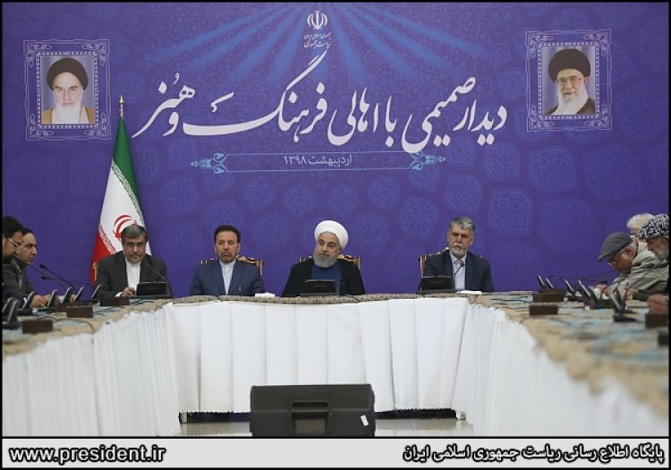 هنرمندان با ابزار هنر سرمایه اجتماعی کشور را تقویت کنند/ نیاز امروز جامعه، امید به آینده و نشاط است/ بالاترین امتیاز هنرمندان خلاقیت است/ تعامل با دنیا نیازمند دانش، ‌علم و هنرمندی است/در برابر زورگویی دشمن هیچگاه تسلیم نخواهیم شد/ اهل منطق و مذاکره ایم/ هنرمندان می توانند برای رونق اقتصادی و مقاومت در برابر زورگویان ملت را متحد کنند/تاکید بر اهمیت نقش فرهنگ و هنر بویژه در مقطع حساس کشور