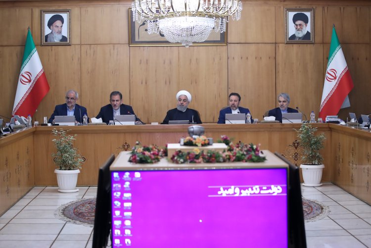 وضعیت صدورکارت‌های هوشمند ساماندهی می شود/ تمرکز مسئولیت بازرگانی در وزارت صنعت/ کمیته راهبری اصلاح نظام مالی کشور تشکیل می شود/ارائه گزارش دستگاه‌های اجرایی از میزان کالا‌های ورودی در بنادر کشور