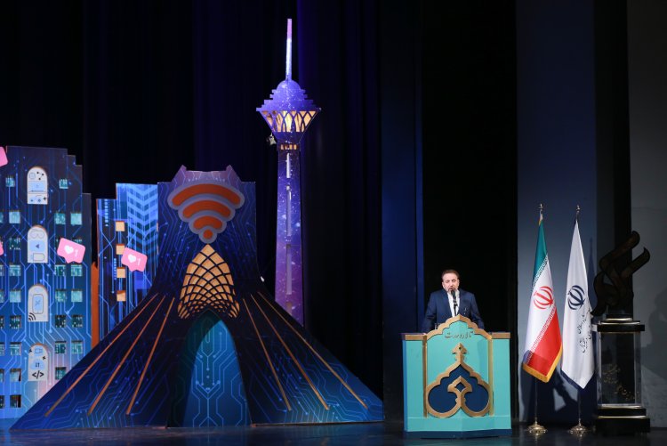 رویکرد دولت ارتقاء نقش و جایگاه اقتصاد دیجیتال در کشور است/ متأسفانه معایب فضای مجازی بیشتر از مزایای آن پررنگ شده است/ زیرساخت‌های فنی دولت الکترونیک و شبکه ملی اطلاعات در کشور آماده است؛ضعف در تولید محتواست/ باید از اقتصاد فرهنگ درآمدزایی کنیم تا در بخش توسعه فرهنگی از آن استفاده شود/تاکید بر ضرورت فعالیت بیشتر بر روی محتوای فرهنگی و دینی در فضای مجازی

