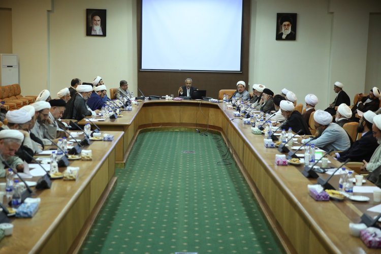 انسجام و اتحاد داخلی رمز موفقیت در برابر توطئه های دشمنان است/ نگاه بلند مدت داروی شفابخش اقتصاد است / در آستانه بهبود وضعیت اقتصادی کشور و خروج از شرایط بحرانی 18 ماهه ناشی از تحریم ها هستیم