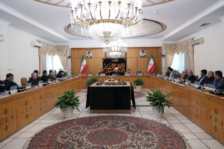 باوجود حل بخش مهمی از اختلاف،  هنوز به نقطه توافق نهایی نرسیده ایم؛ گام سوم را برمی داریم/جزئیات گام سوم ایران در کاهش تعهدات برجامی امروز یا فردا اعلام می شود/ با فرانسه به نمایندگی از اتحادیه اروپا در مورد یک چارچوب 5 ماهه مذاکره می‌کنیم/ آموزش و پرورش نیازمند تحول در آموزش و مهارت زندگی است / حرف مردم این است: دعواها را کنار بگذارید و گره از زندگی ما باز کنید / موفقیت ما در گرو تفاهم با نسل سوم و چهارم است/زمانی نشستن روی صندلی مسئولیت مشروع است که بفهمیم مردم از ما چه می خواهند/ تاکید بر ضرورت حذف موانع سرمایه گذاری و اعتماد به سرمایه گذاران/ قدردانی از رای اعتماد مجلس به دو وزیر جدید کابینه