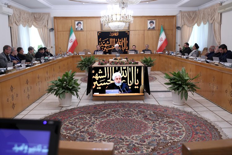 امروز ایستادن واقعی در کنار امام حسین(ع)، رفع مشکلات مردم است / دو قطبی‌سازی راه پیروزی دشمن را آسان می‌کند/ اگر ضروری باشد در آینده گام‌های دیگری را برای کاهش تعهدات برجامی برمی داریم / آمریکا باید جنگ‌طلبان و سیاست‌ جنگ‌طلبی و فشار حداکثری را رها کند/منطق ما  در برجام ، تعهد در برابر تعهد است/ انتخابات باید موجب وحدت بیشتر در جامعه باشد/ نباید برخی از تندروی ها و مسیرهای غیردقیق و مردم آزار در جامعه بروز کند/ با ایستادگی و مقاومت دشمن را مأیوس خواهیم کرد/ قدردانی از حضور حماسی ملت بزرگ ایران و همه شیعیان و مسلمانان جهان در مراسم تاسوعا و عاشورا/ منطق امام حسین(ع) انسانیت، شرف و مردانگی است / همه ابعاد زندگی سید الشهداء(ع) باید تبیین شود؛ نتیجه نگاه تک بعدی تابلویی ناقص از حادثه عاشوراست / حادثه عاشورا و کربلا به هیچ عنوان نباید جناحی شود