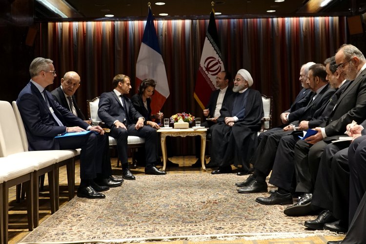 دکتر روحانی و رئیس جمهور فرانسه در مورد مهمترین مسائل دوجانبه، منطقه ای و بین المللی گفتگو کردند
