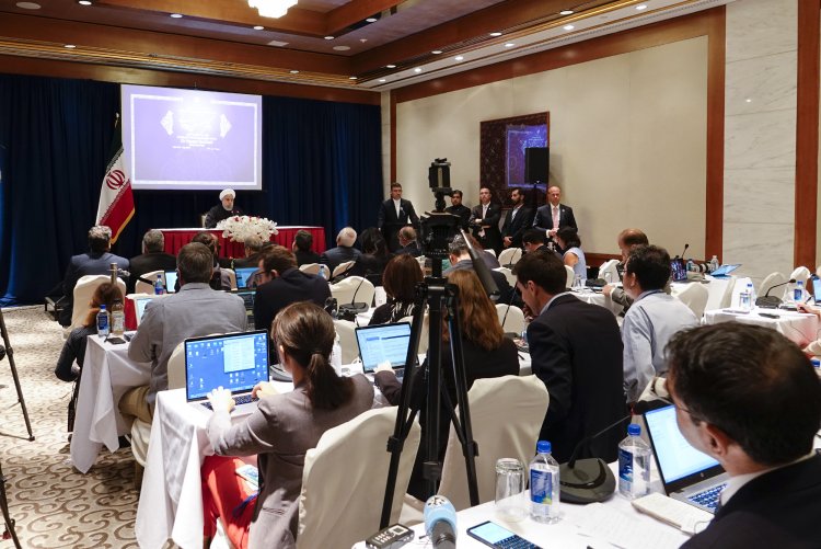 انتخابات آینده امریکا به مردم این کشور ارتباط دارد نه ما؛ مهم ایستادن دولت ها بر تعهداتشان است/سازمان ملل خانه صلح و ارتباط جهانیان است؛ آمریکا از تعهدات خود تخلف و مانع حضور نمایندگان ملتها می شود/ بجای اتهام پراکنی، شعله آتش را خاموش کنید/ارتش یمن برای آتش بس اعلام آمادگی کرده است؛ به عربستان و امارات برای صلح فشار بیاورید/ اگر دولت آمریکا منطق را انتخاب کند، امکان مذاکره وجود دارد/ مسیر 18 ماه اخیر آمریکا علیه ایران، علیه همگان و علیه اقتصاد جهانی است/ امکان ندارد اروپا بخواهد در برجام بماند، اما فقط ایران هزینه بدهد/ هدف ما صلح و امنیت در منطقه و جهان است/ روابط با چین را در همه ابعاد گسترش می دهیم