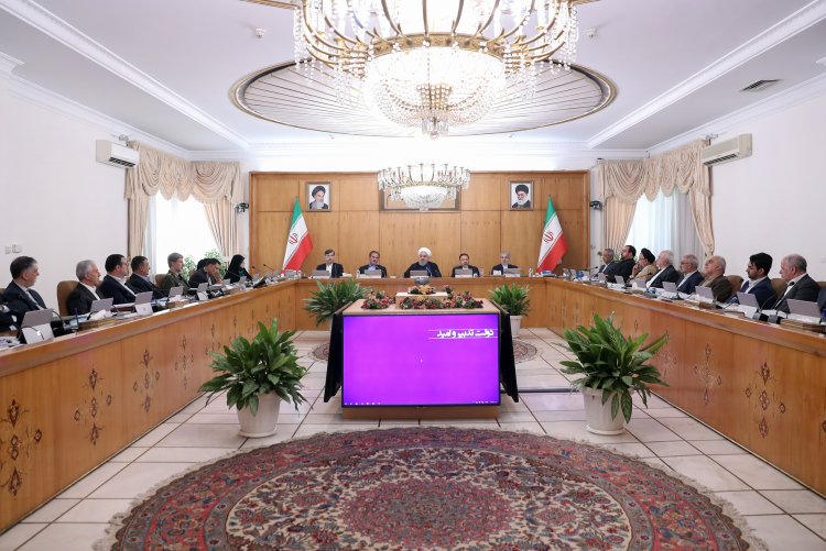 اگر مقاومت ملت، تداوم ثبات در شاخص های اقتصادی و اقتدار نیروهای مسلح نبود؛ پشت اتاق رئیس جمهور ایران صف نمی کشیدند/ ذکاوت ایرانی به ما آموخته گول حرفهای ظاهری را نخوریم/ به عنوان خادم ملت ایران در پیگیری حقوقشان هرگز کوتاهی نکردیم/ برای هر نوع فداکاری که به تامین حقوق و رفاه مردم منجر شود؛ آماده ام/ مسیر برای مذاکره موفق ادامه دارد؛ هر زمان که حقوق ملت ایران را بپذیرند، آماده ایم/ از تلاشهای مکرون تشکر می کنم؛ مسوول به نتیجه نرسیدن تلاش او و همراهی ایران تا این لحظه، فقط کاخ سفید است/ اگر می خواهیم زودتر پیروز شویم، باید از ایران صدای اتحاد شنیده شود