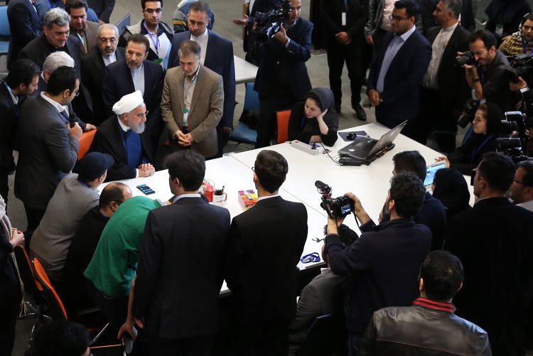 گفتگوی صمیمی رئیس جمهور با جوانان فعال استارتاپی / بازدید از کارخانه نوآوری آزادی
