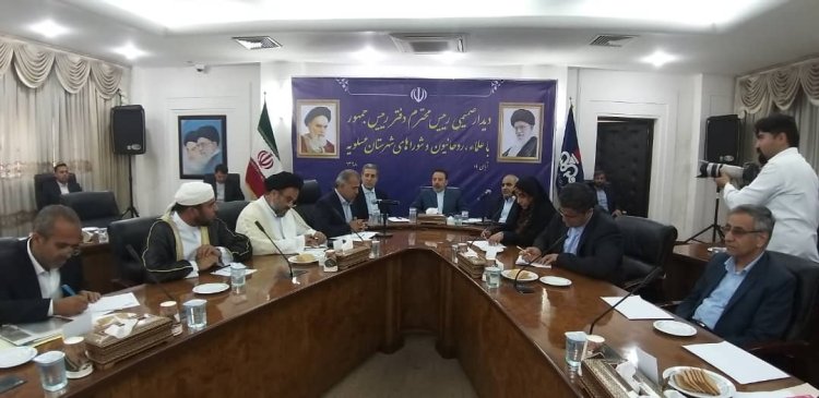 دیدار صمیمی رییس دفتر رییس جمهور با علما و روحانیون شهرستان عسلویه/ آنچه توطئه دشمنان را خنثی می‌کند اتحاد و همدلی است/ بزرگترین سرمایه ما وحدت است