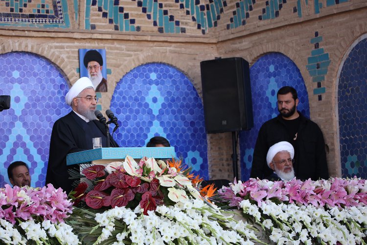 اختلاف و فاصله خواست آمریکا است؛ نگذاریم خواست آمریکا از حنجره عده ای معدود بلند شود/ هر کس در این کشور  دستش به فساد آلوده باشد باید با او برخورد شود/هفته وحدت، هفته اتحاد، یگانگی و قرب بیشتر به راه و مسیر پیامبر عظیم الشان اسلام است/ از قوه قضاییه و مسوولان نظارتی می خواهم مبارزه با فساد میلیارد دلاری را هم برای مردم توضیح دهند و بگویند این پول نفت و بیت المال کجا رفت؟/ کشف بزرگترین منبع نفتی جدید در ایران با ذخیره 53 میلیارد بشکه نفت/ آب آشامیدنی 30 سال آینده یزد تامین است و جزئیات مصوبات روشن است/ اختصاص بیش از 1000 میلیارد تومان برای 37 پروژه توسعه‌ای استان