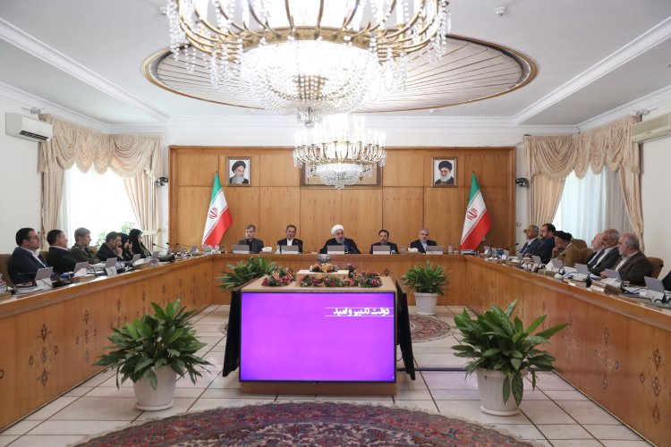 پیامبر(ص) گوش شنوایی برای همه بود / زلزله زدگان در این سرما نباید زیر چادر بمانند؛ خانه و اتاقی اجاره کنند و ما اجاره آنها را می پردازیم/ به فوریت برای اسکان زلزله زده ها به صورت استیجاری عمل شود/ قضاوت نمی‌کنیم، می‌گوییم 2 میلیارد دلار طلب ما چه شد؟؛ بیایند رسیدگی کنند/در هیچ دولتی به اندازه این دولت کار در زمینه آبرسانی ، برق‌رسانی، ارتباطات و مخابرات و گازرسانی به روستاها انجام نشده است/ انتخابات سرنوشت مردم است؛اگر مشکلی حس کنم، خواهم گفت ، نامه خواهم نوشت و  تذکر قانون اساسی خواهم داد/ برجام افتخار ما است ولی آبادانی روستاها و سامان دادن سلامت مردم مقدم بر آن افتخار است  