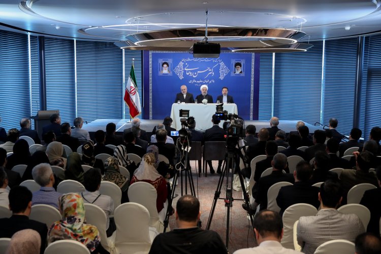  تحریم به عنوان یک مسیر باخت باخت نمی تواند ادامه یابد و آمریکایی ها ناچارند برگردند/ ایرانیان مقیم خارج، سفیران فرهنگی و اسلام رحمانی هستند/ امروز تاب آوری ما در مقابل فشارهای خارجی بیش از گذشته است/ تحریم و فشار حداکثری مشکلاتی برای کشور ایجاد کرد اما با ایستادگی آن را به فرصت تبدیل کردیم/ امسال شاهد  رشد اقتصادی بدون نفت در کشور هستیم/ هر دو روز 3 ایرانی تحصیلکرده در خارج، به کشور باز می گردد/ امروز جذب نخبگان علمی در کشور در استارتاپ ها انجام می شود