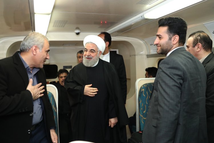 دکتر روحانی وارد شهر جدید هشتگرد شد