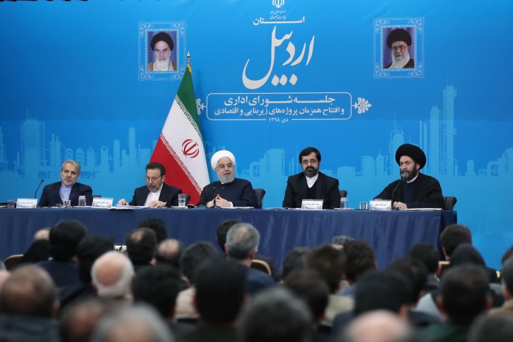 با هماهنگی، همدلی و همکاری می‌توانیم همه موانع و مشکلات را پشت سر بگذاریم / با هیچ قیمتی استقلال، جمهوریت و اسلامیت خود را نمی فروشیم/ قانون می‌گوید موضوعات مهم ملی باید به شورای عالی امنیت ملی برود/ یقیین دارم از این شرایط سخت عبور می‌کنیم و این خوش‌بینی نیست/ از هیچ فرصتی نمی گذرم؛ اگر شرایطی باشد که همه اصول ما حفظ شود، مذاکره می‌کنم/ باید تسلیم قانون اساسی بوده و در چارچوب آن با هم تعامل داشته باشیم