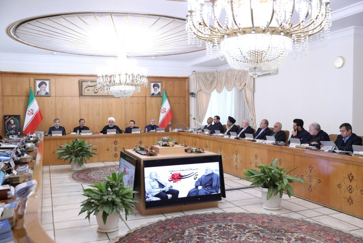 اقدام آمریکایی ها در به شهادت رساندن شهید سپهبد سلیمانی تروریسم بین المللی و جنایت بود/ تعظیم در مقابل حرکت عظیم و روح بزرگ ملت ایران/ شهید سلیمانی نه تنها یک فرمانده نظامی بلکه یک سیاستمدار و استراتژیست توانمند بود/ با گام پنجم کاهش تعهدات شاهد شکوفایی بزرگ در صنعت هسته ای خواهیم بود/ تشکر از سپاه پاسداران به خاطر پاسخ محکم و قاطع به اقدام جنایتکارانه آمریکا/ آمریکایی ها دست سردار سلیمانی را قطع کردند ما پای آنها را از منطقه قطع می کنیم/ اگر فداکاری شهید سلیمانی نبود امروز پایتخت های اروپایی امنیت نداشت/ ابراز تاسف بخاطر سقوط هواپیمای اوکراینی و تسلیت به خانواده درگذشتگان