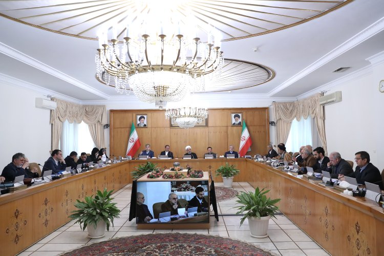هیچ قدرتی بالاتر از حضور، ایستادگی، فداکاری و اتحاد مردم نداریم/قدرت اقتصادی بدون قدرت سیاسی امکان پذیر نیست/ باید رضایت عامه مردم مدنظر باشد؛ رضایت خاصه و یک جناح و یک قوم ما را به جایی نمی‌رساند/ حضور پرشور مردم در انتخابات در گرو وجود فضای رقابتی است /دوستان اروپایی مراقب باشند دچار خطا و اشتباه نشوند/ آمریکا با اقدام تروریستی خود، سردار سلیمانی را برای هزاران سال و در تاریخ جاودانه کرد/ بی‌تردید وفای عهد و شرافت بالاتر از تعرفه ماشین است که به خاطر آن اروپایی ها بخواهند عهد خود را زیر پا بگذارند/ 17 هزار و 500 واحد مسکونی باید در 3  استان سیل زده بازسازی شود