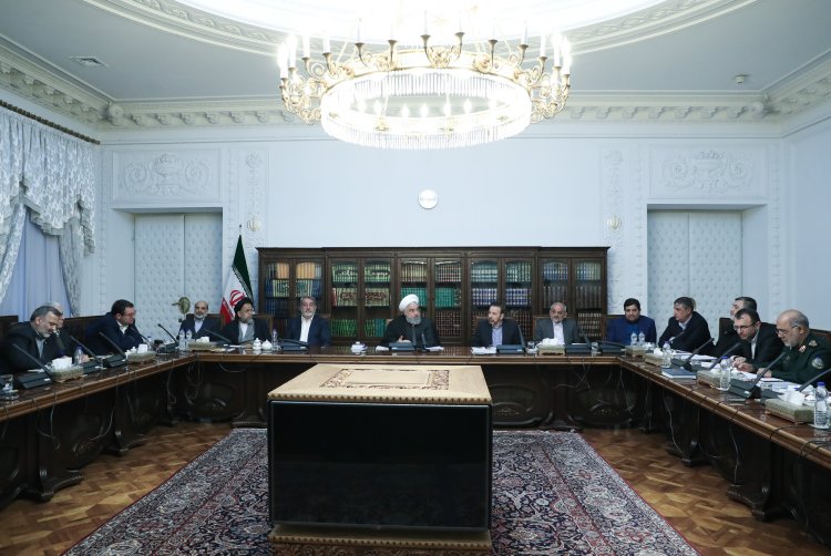 کار و فعالیت در کشور از روز شنبه باید روال عادی خود را داشته باشد/  مراکز جمعی می توانند با عمل به توصیه های بهداشتی اعلام شده از سوی وزارت بهداشت، به فعالیت خود ادامه دهند/ هراس افکنی و تلاش برای به تعطیلی کشاندن کشور، توطئه دشمنان است / اجتماعات غیر ضرور با توصیه ستاد ملی مبارزه با کرونا تعطیل می شود/  تصمیمات ستاد لازم الاجراست /  اعتماد مردم برای ما اصل است؛ واقعیات باید به مردم گفته شود/  تشکر از همه پرسنل بهداشتی و درمانی کشور